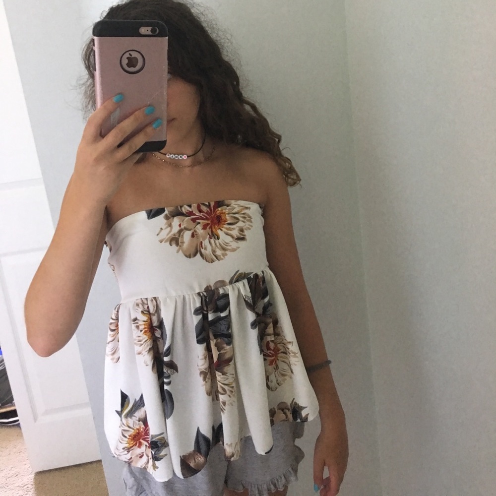 Ruffle strapless top